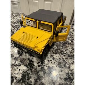 Maisto Hummer Pickup Truck Canvas Top Yellow Die Cast Metal Scale 1/27